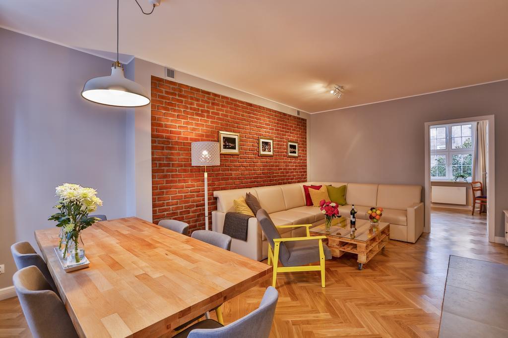 شقة Apartament Bursztynowy Mariacka Old Town غدانسك الغرفة الصورة